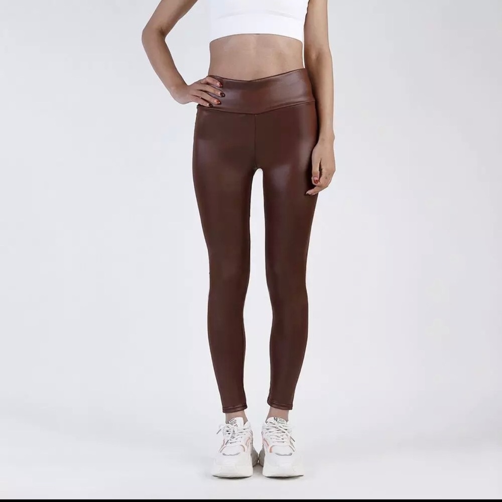 ✨last 4 left ✨High waist faux leather leggings in COFFEE